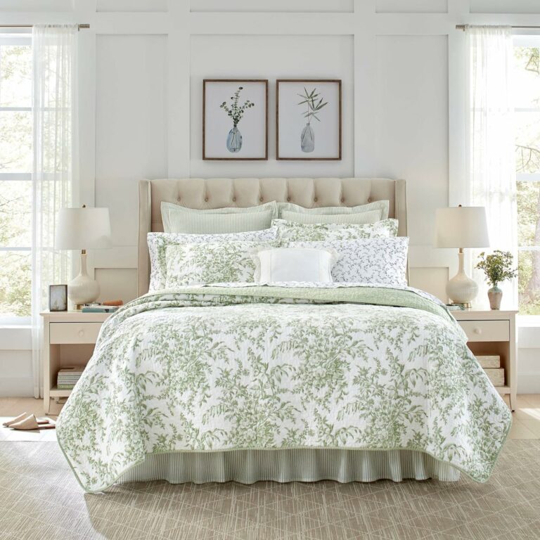 Laura Ashley – Queen Quilt Set, Reversible Cotton Bedding with Matching Shams, Lightweight Home Decor for All Seasons (Bedford Green/Off-White, Queen)