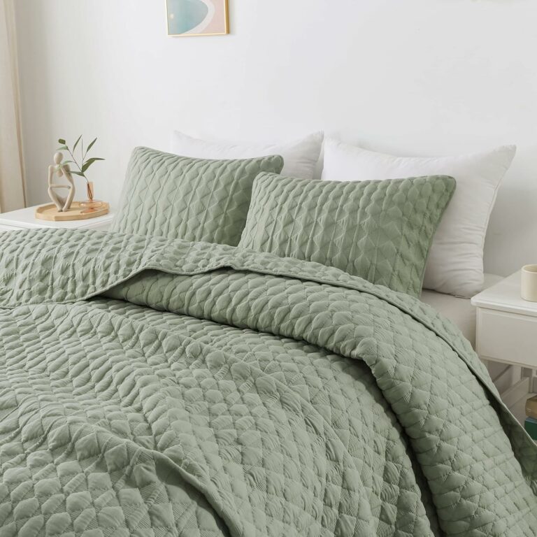 WDCOZY Sage Green Quilt Queen Size Bedding Sets with Pillow Shams, Lightweight Soft Bedspread Coverlet, Quilted Blanket Thin Comforter Bed Cover, All Season Spring Summer, 3 Pieces, 90×90 inches